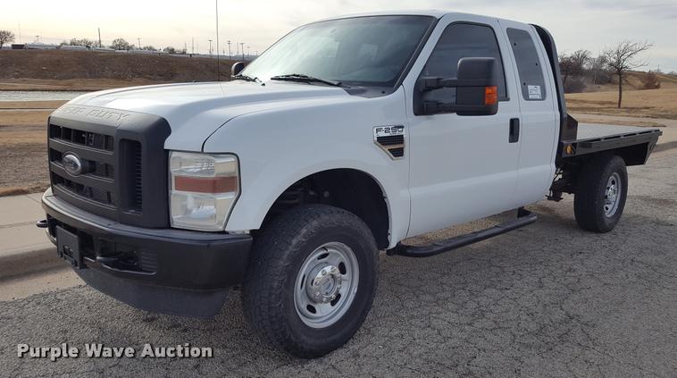 image for item L1726 2010 Ford F250 Super Duty SuperCab flatbed pickup truck