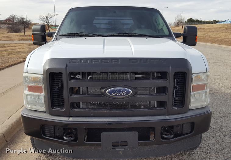 image for item L1726 2010 Ford F250 Super Duty SuperCab flatbed pickup truck