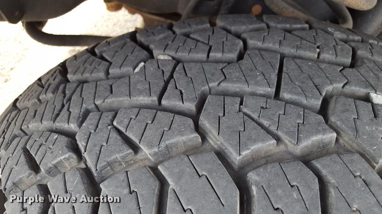 image for item L1726 2010 Ford F250 Super Duty SuperCab flatbed pickup truck