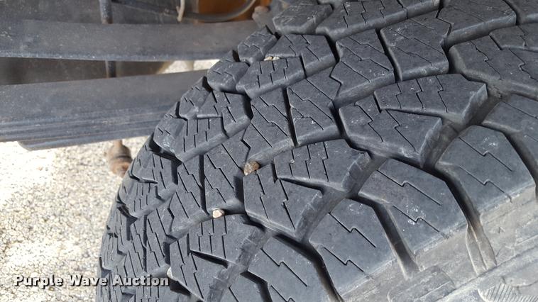 image for item L1726 2010 Ford F250 Super Duty SuperCab flatbed pickup truck