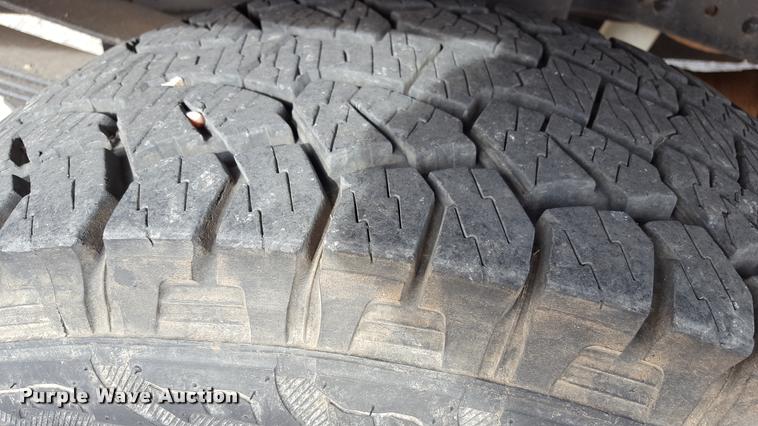 image for item L1726 2010 Ford F250 Super Duty SuperCab flatbed pickup truck