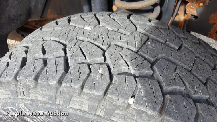 image for item L1726 2010 Ford F250 Super Duty SuperCab flatbed pickup truck