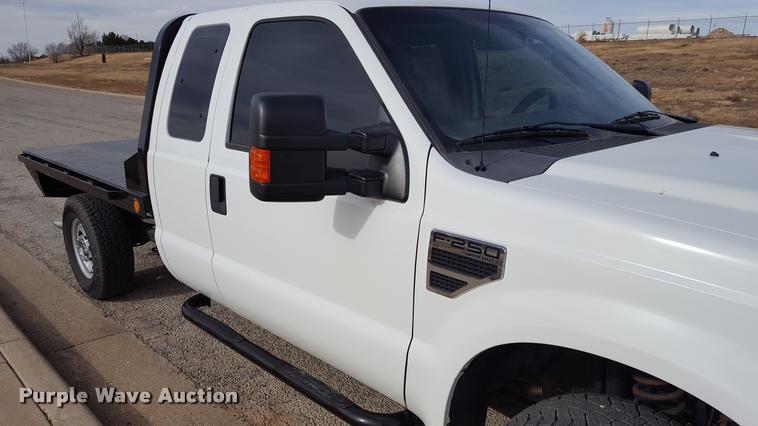image for item L1726 2010 Ford F250 Super Duty SuperCab flatbed pickup truck