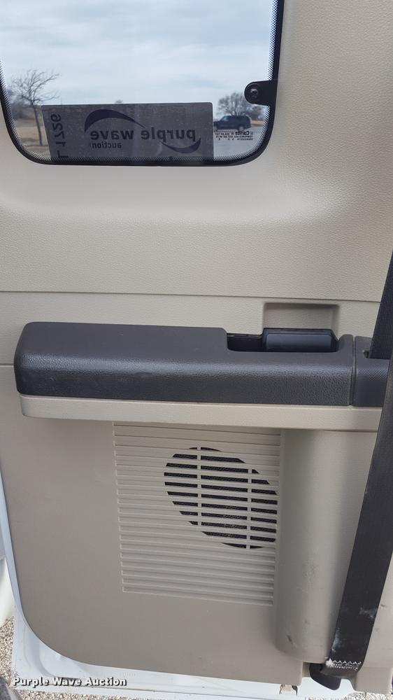 image for item L1726 2010 Ford F250 Super Duty SuperCab flatbed pickup truck