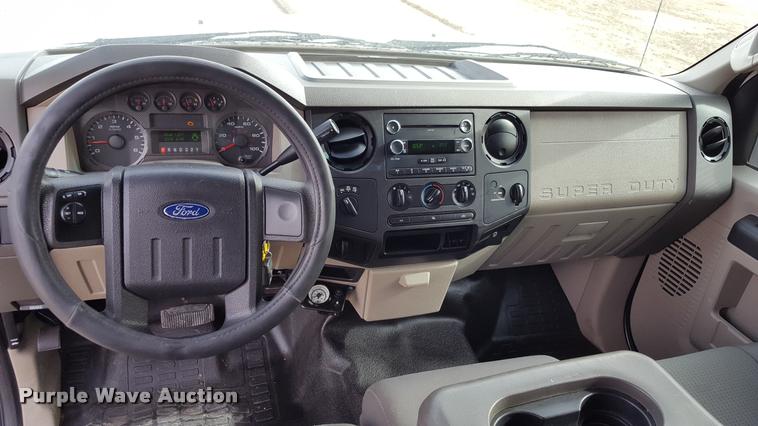 image for item L1726 2010 Ford F250 Super Duty SuperCab flatbed pickup truck