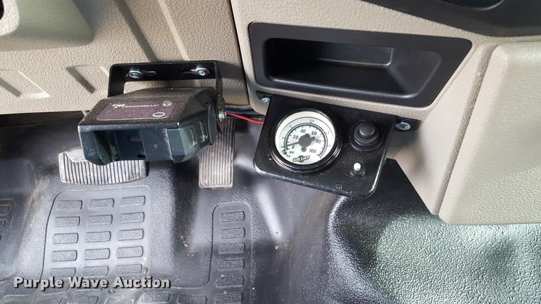 image for item L1726 2010 Ford F250 Super Duty SuperCab flatbed pickup truck