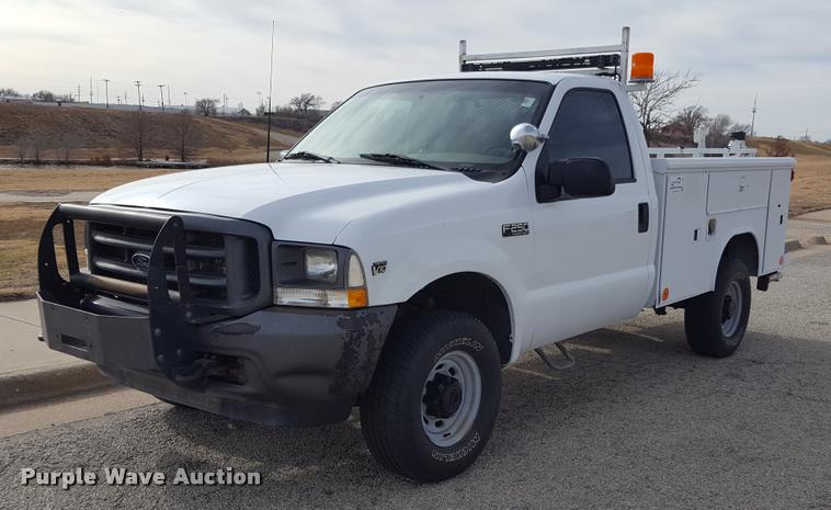 image for item L1727 2002 Ford F250 Super Duty utility truck