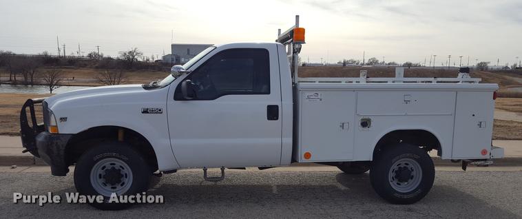 image for item L1727 2002 Ford F250 Super Duty utility truck