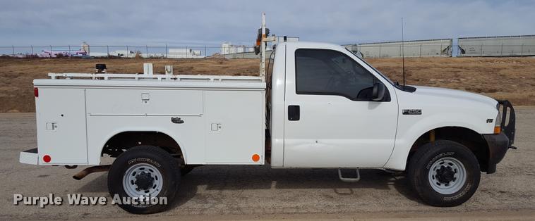 image for item L1727 2002 Ford F250 Super Duty utility truck