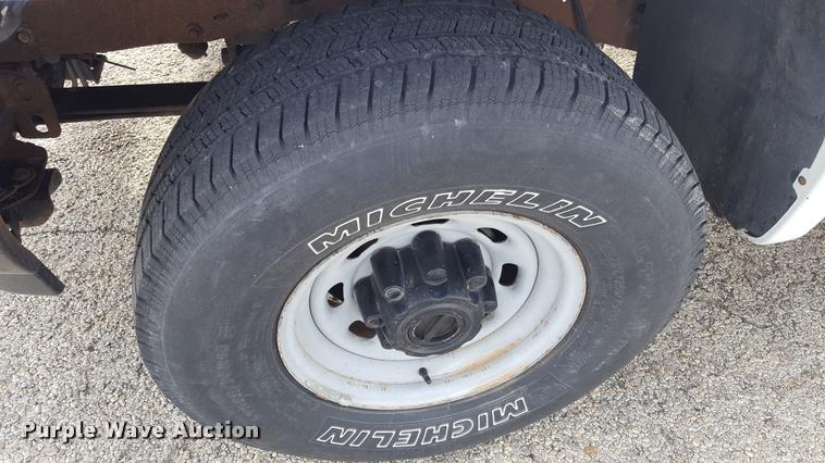 image for item L1727 2002 Ford F250 Super Duty utility truck