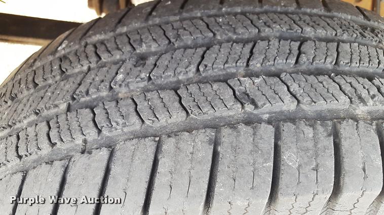 image for item L1727 2002 Ford F250 Super Duty utility truck