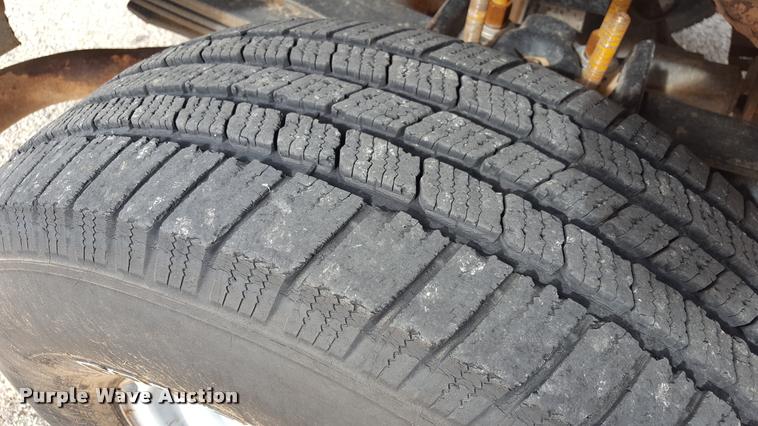 image for item L1727 2002 Ford F250 Super Duty utility truck