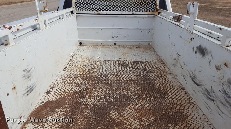 image for item L1727 2002 Ford F250 Super Duty utility truck