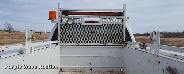 image for item L1727 2002 Ford F250 Super Duty utility truck