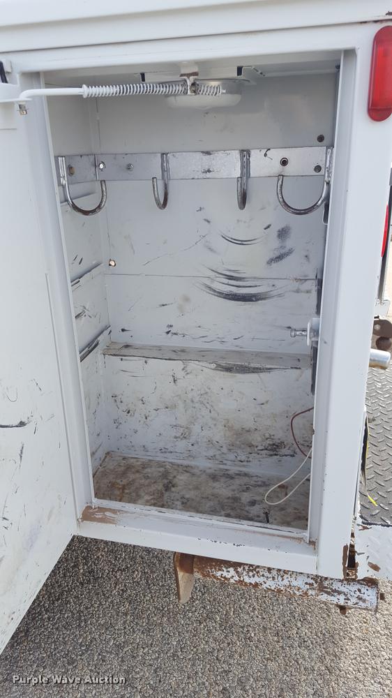 image for item L1727 2002 Ford F250 Super Duty utility truck