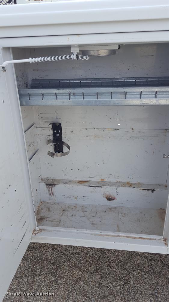 image for item L1727 2002 Ford F250 Super Duty utility truck