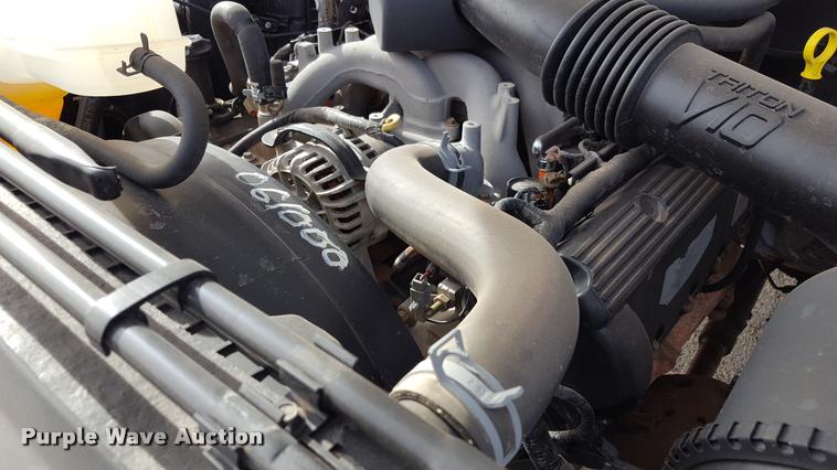 image for item L1727 2002 Ford F250 Super Duty utility truck