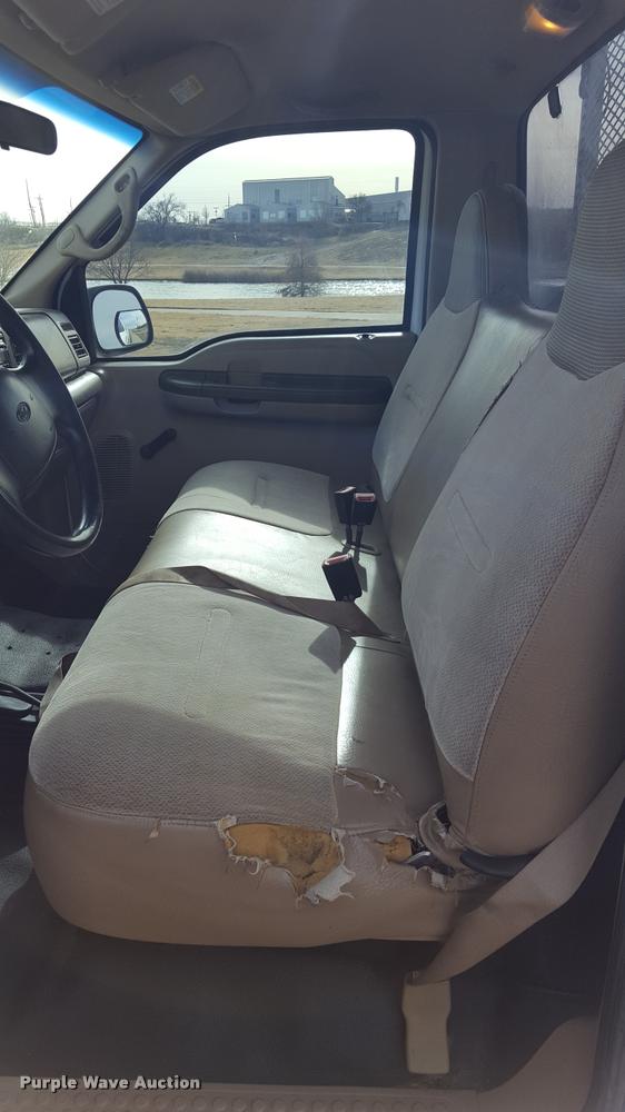 image for item L1727 2002 Ford F250 Super Duty utility truck