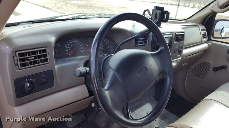 image for item L1727 2002 Ford F250 Super Duty utility truck