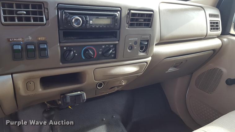 image for item L1727 2002 Ford F250 Super Duty utility truck