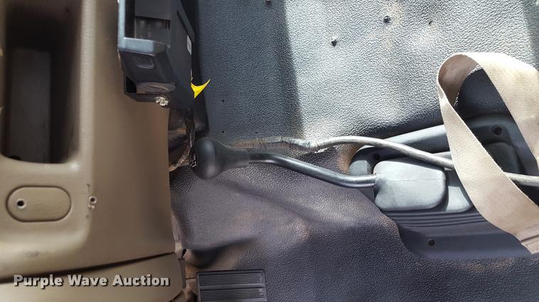 image for item L1727 2002 Ford F250 Super Duty utility truck