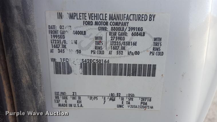 image for item L1727 2002 Ford F250 Super Duty utility truck