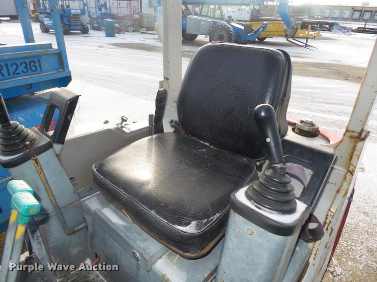 image for item L4248 1999 Takeuchi TB015 compact excavator