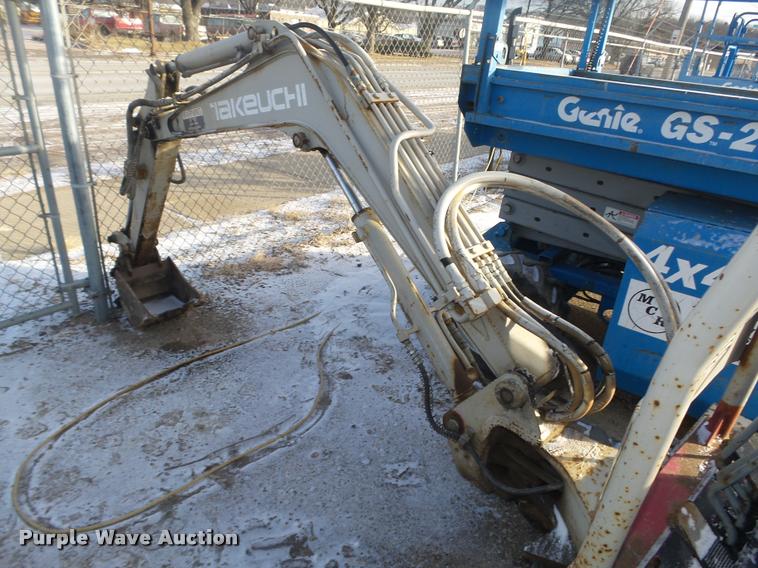 image for item L4248 1999 Takeuchi TB015 compact excavator
