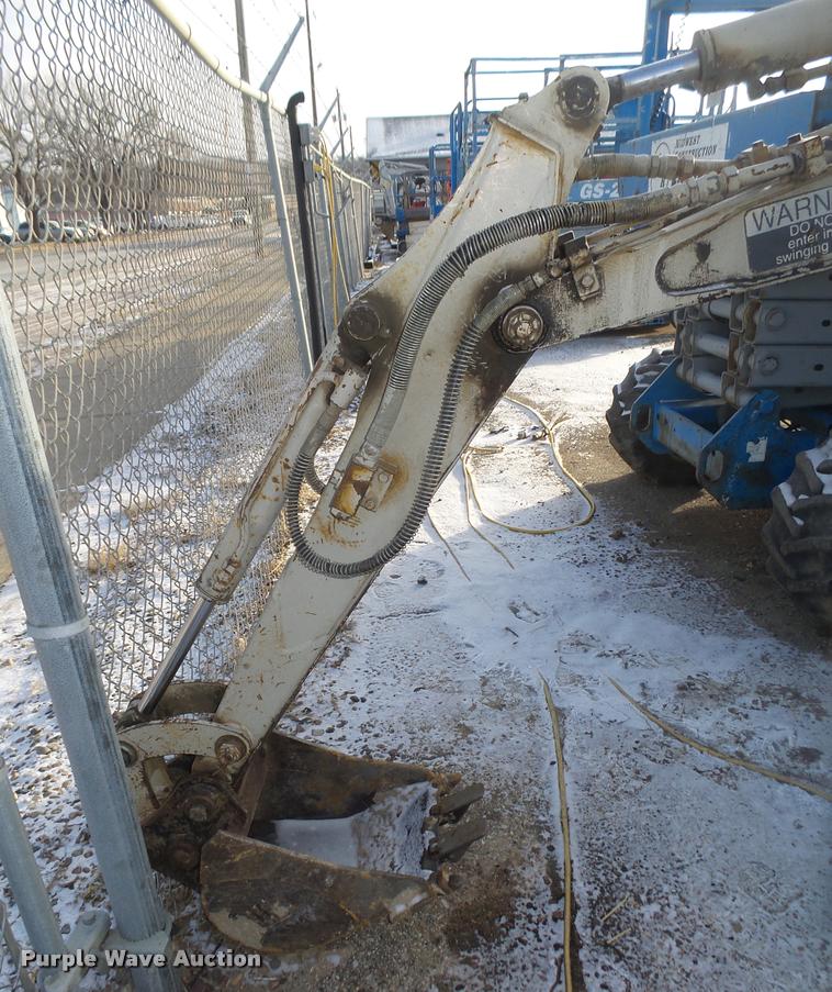 image for item L4248 1999 Takeuchi TB015 compact excavator