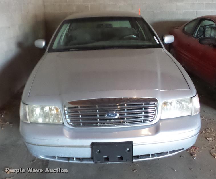 image for item AG9098 2000 Ford Crown Victoria Police Interceptor