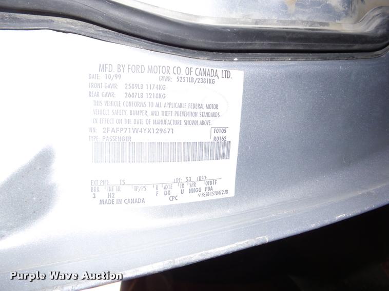 image for item AG9098 2000 Ford Crown Victoria Police Interceptor