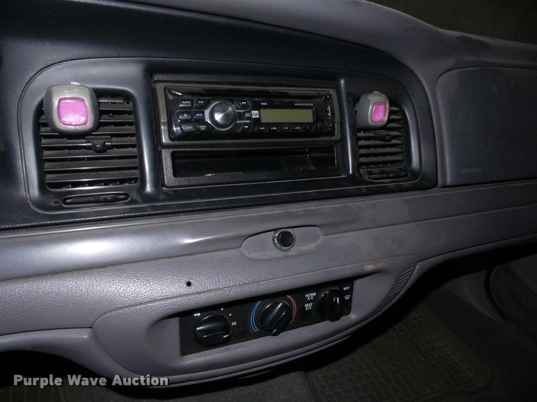 image for item AG9098 2000 Ford Crown Victoria Police Interceptor