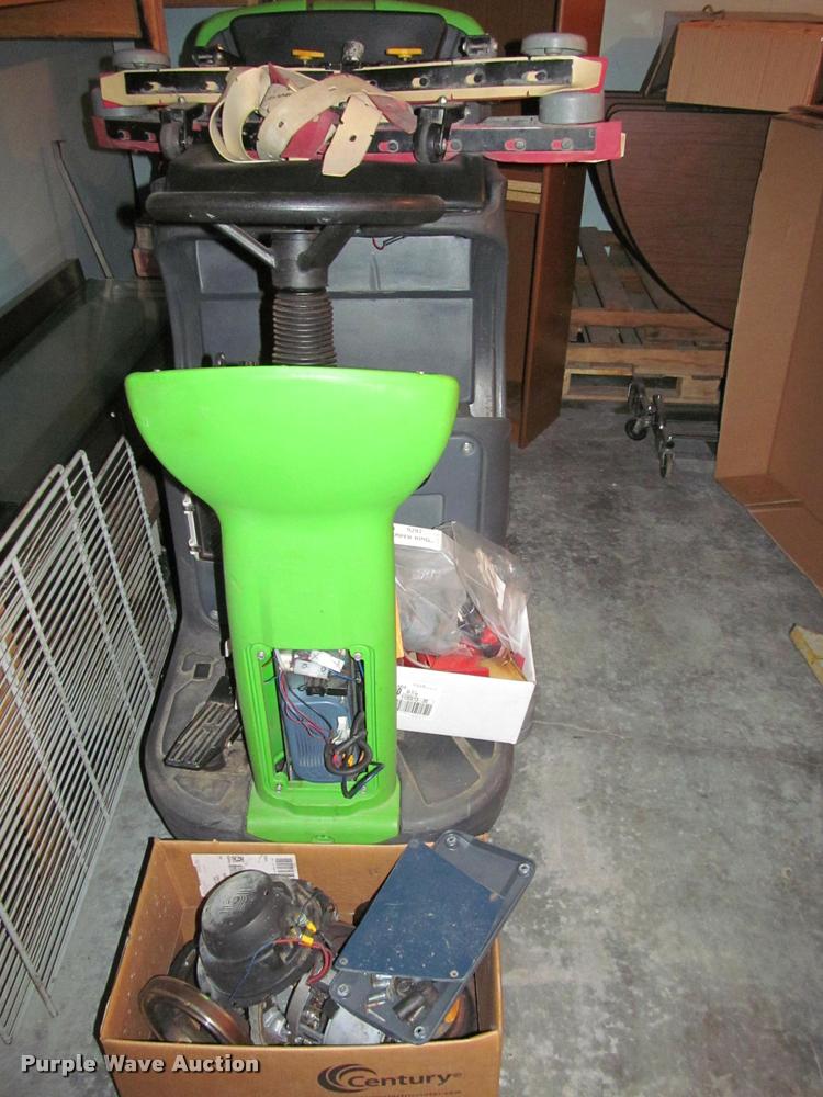 image for item BT9137 IPC Cleaning CLT110 B720 ride-on floor scrubber