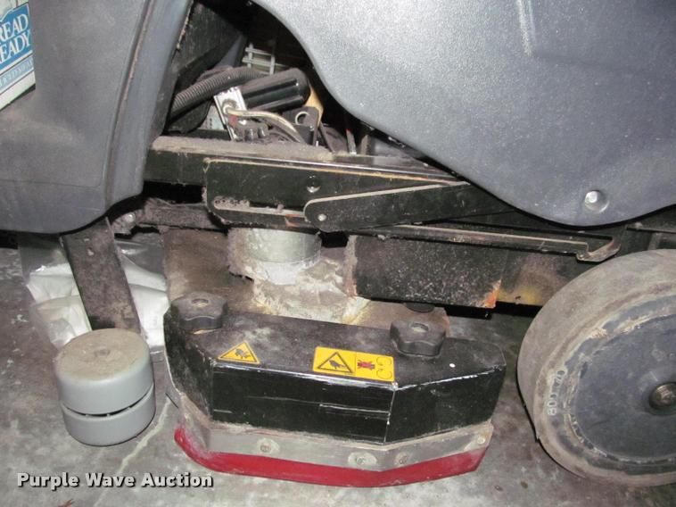 image for item BT9137 IPC Cleaning CLT110 B720 ride-on floor scrubber