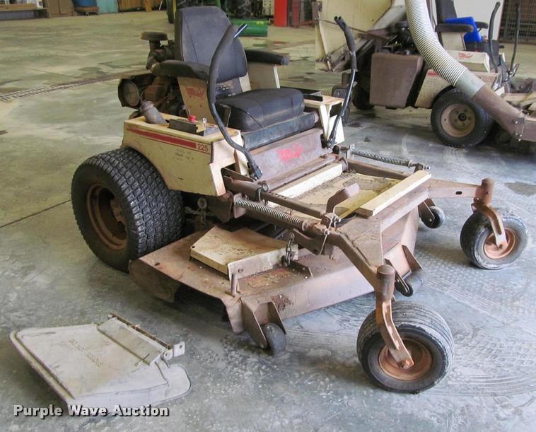 image for item BT9140 Grasshopper 225 ZTR lawn mower