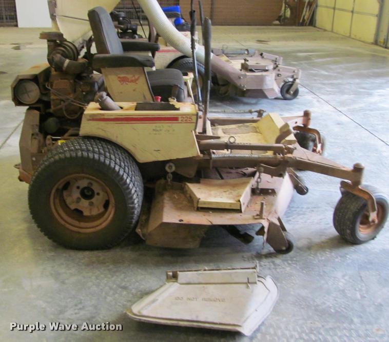 image for item BT9140 Grasshopper 225 ZTR lawn mower