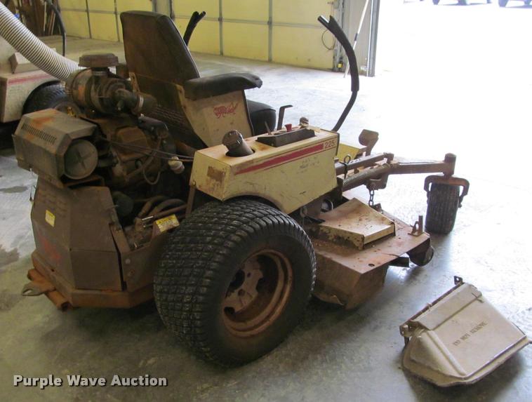 image for item BT9140 Grasshopper 225 ZTR lawn mower