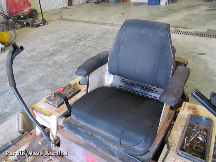 image for item BT9140 Grasshopper 225 ZTR lawn mower