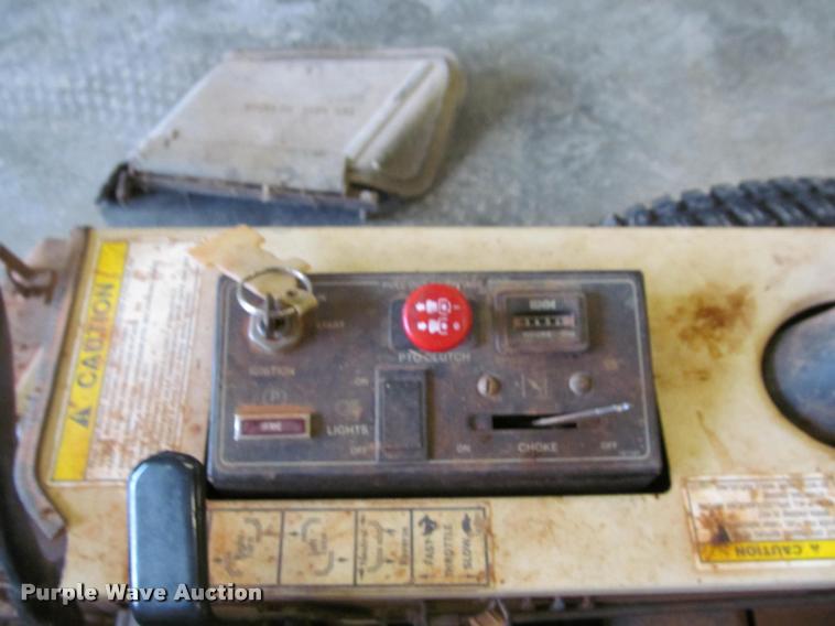 image for item BT9140 Grasshopper 225 ZTR lawn mower