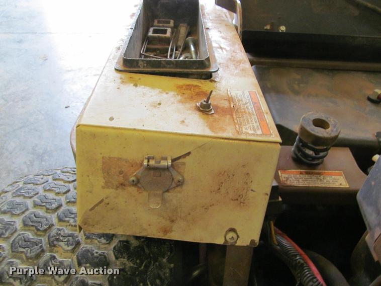 image for item BT9140 Grasshopper 225 ZTR lawn mower