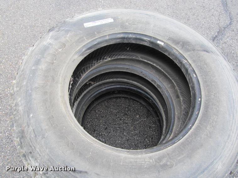 image for item BT9143 (3) Hankook 11R22.5 tires