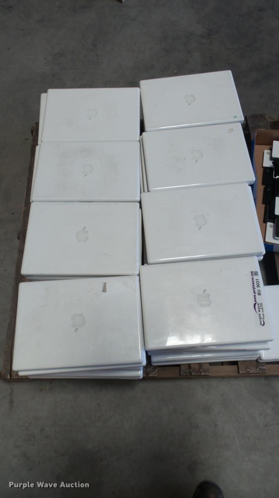 image for item BU9031 (74) Macbook A1181 laptops