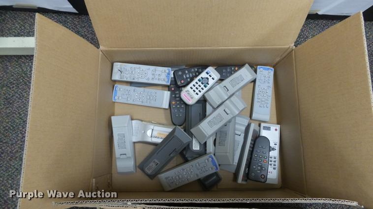 image for item BU9185 (24) Eiki projectors