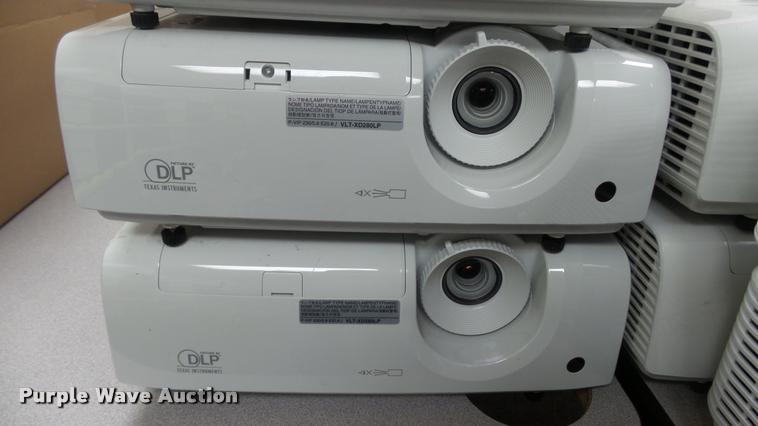 image for item BU9186 (12) Mitsubishi XD280U DLP projectors