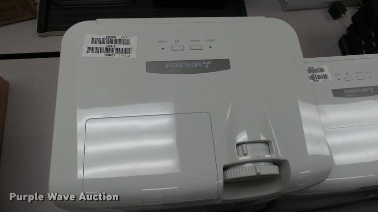 image for item BU9186 (12) Mitsubishi XD280U DLP projectors