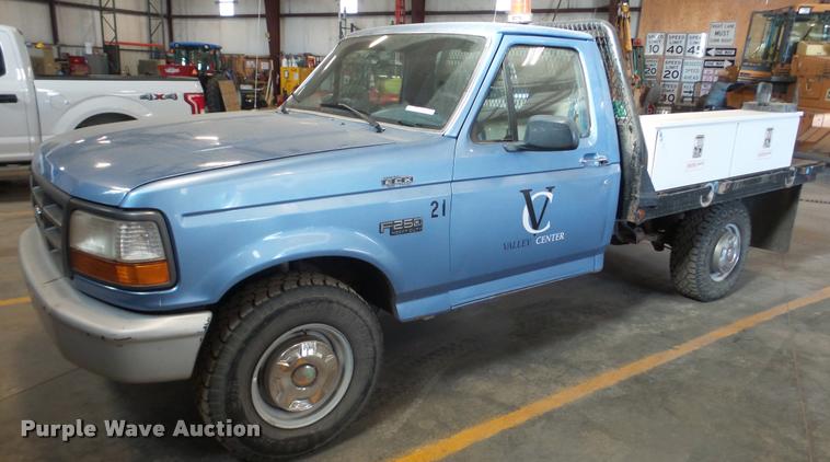 image for item BU9252 1997 Ford F250 flatbed pickup truck