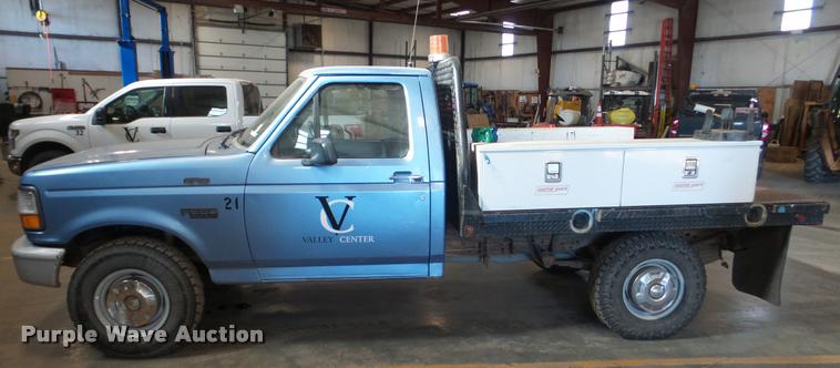 image for item BU9252 1997 Ford F250 flatbed pickup truck