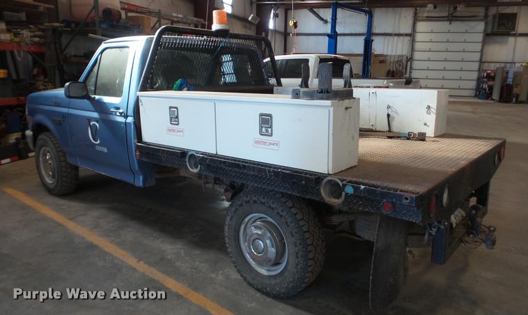 image for item BU9252 1997 Ford F250 flatbed pickup truck