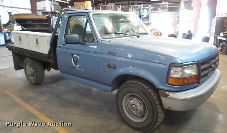 image for item BU9252 1997 Ford F250 flatbed pickup truck