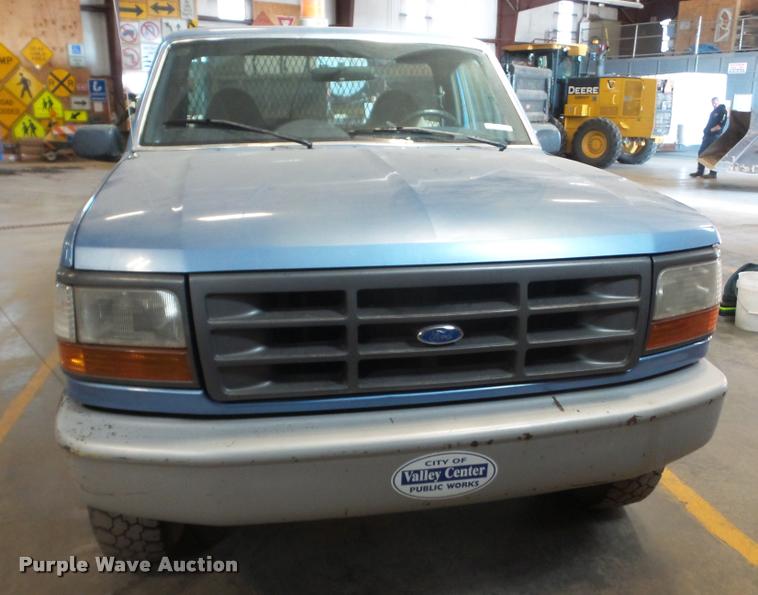 image for item BU9252 1997 Ford F250 flatbed pickup truck